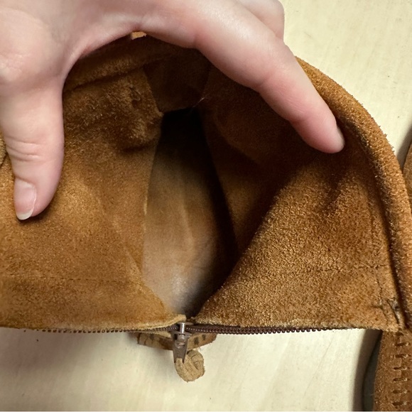 Minnetonka Fringe Moccasin Boot - Picture 11 of 12